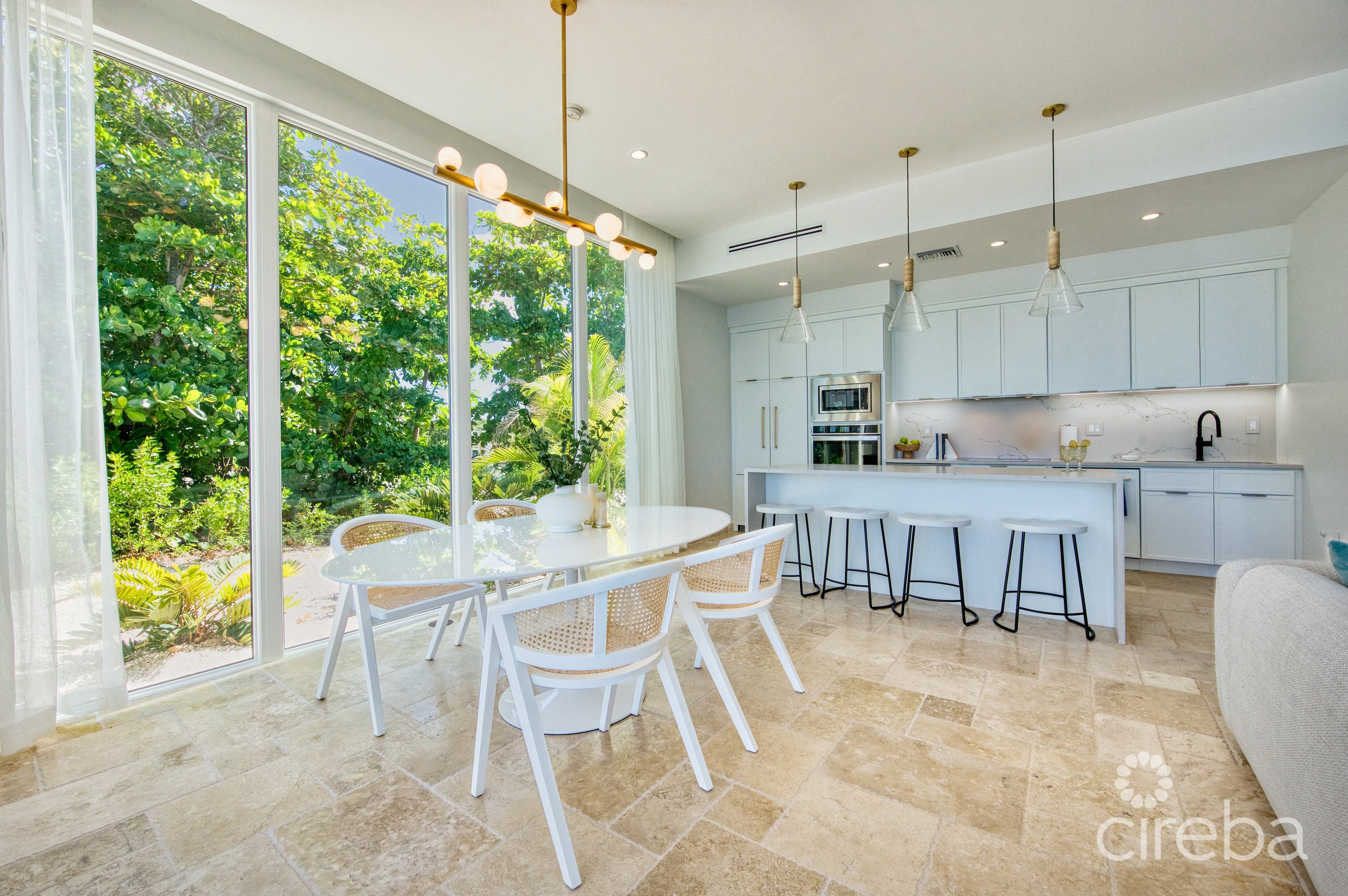 SEASIDE HIDEAWAY – FULLY RENOVATED BEACHFRONT GEM