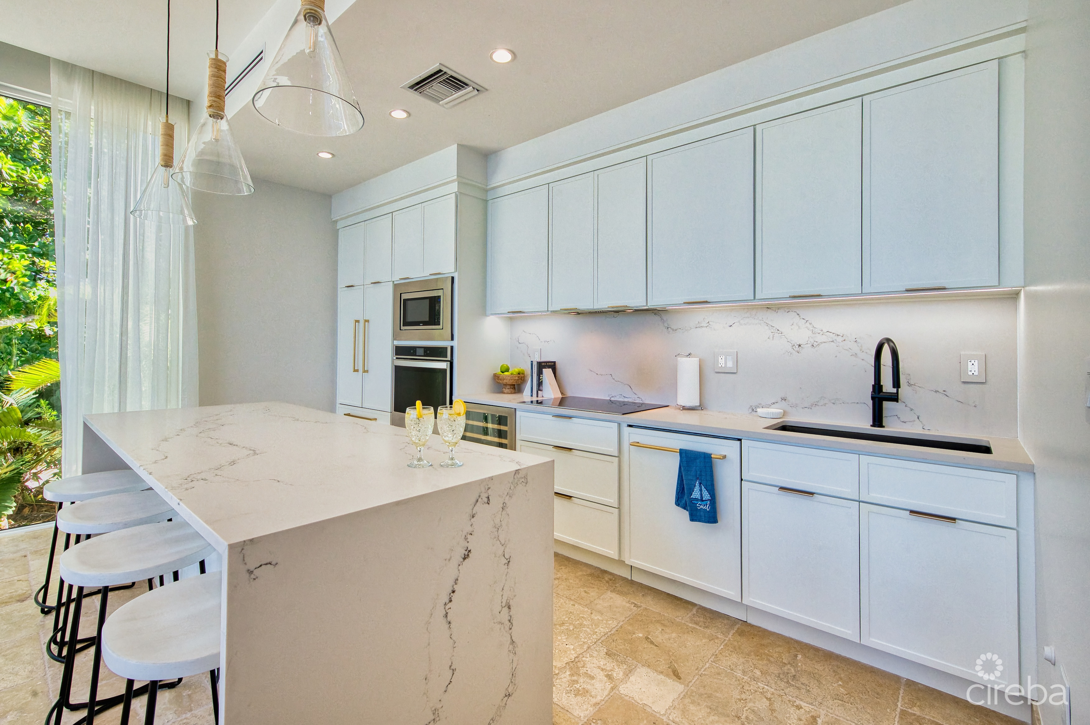 SEASIDE HIDEAWAY – FULLY RENOVATED BEACHFRONT GEM