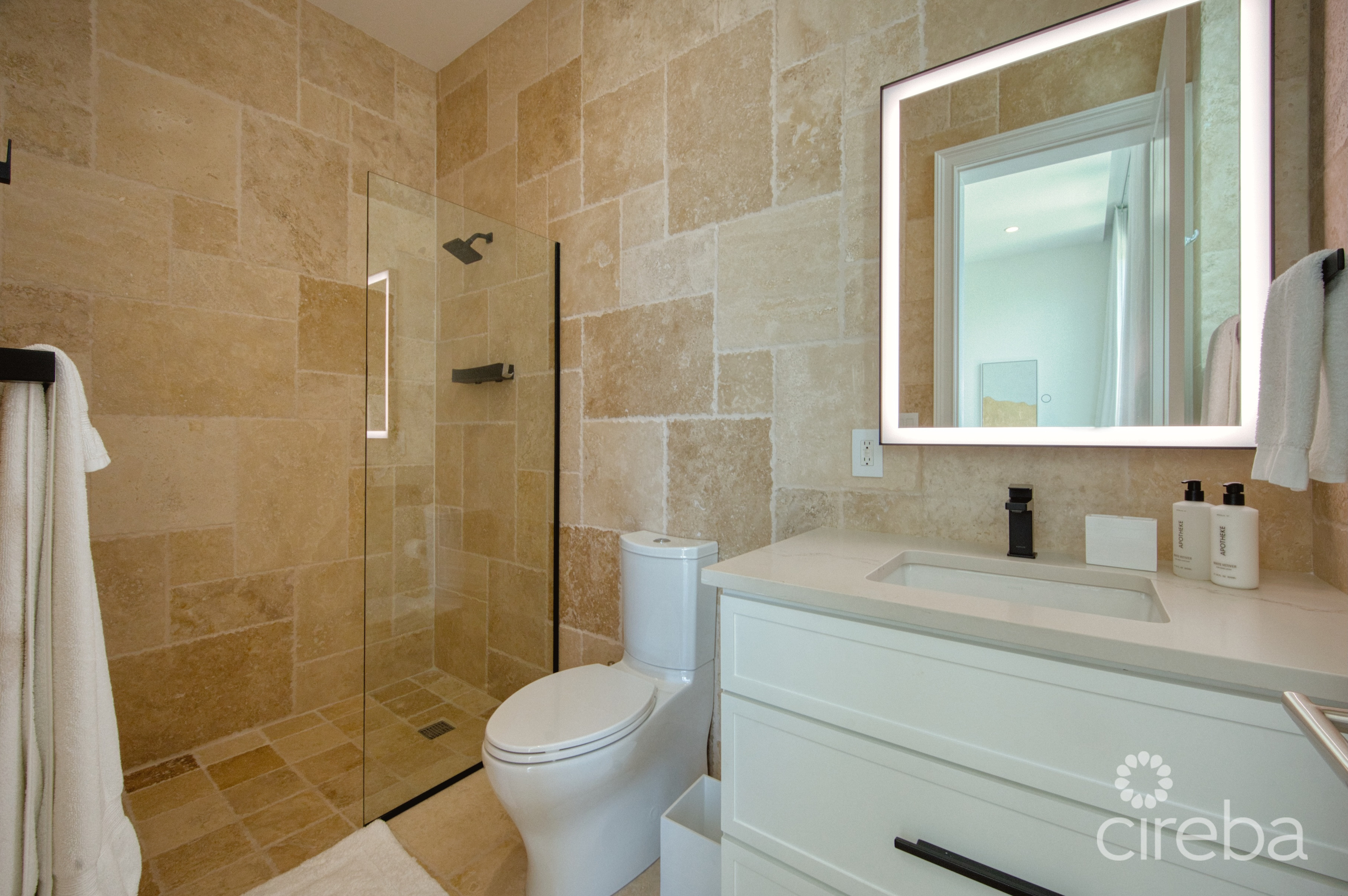 SEASIDE HIDEAWAY – FULLY RENOVATED BEACHFRONT GEM