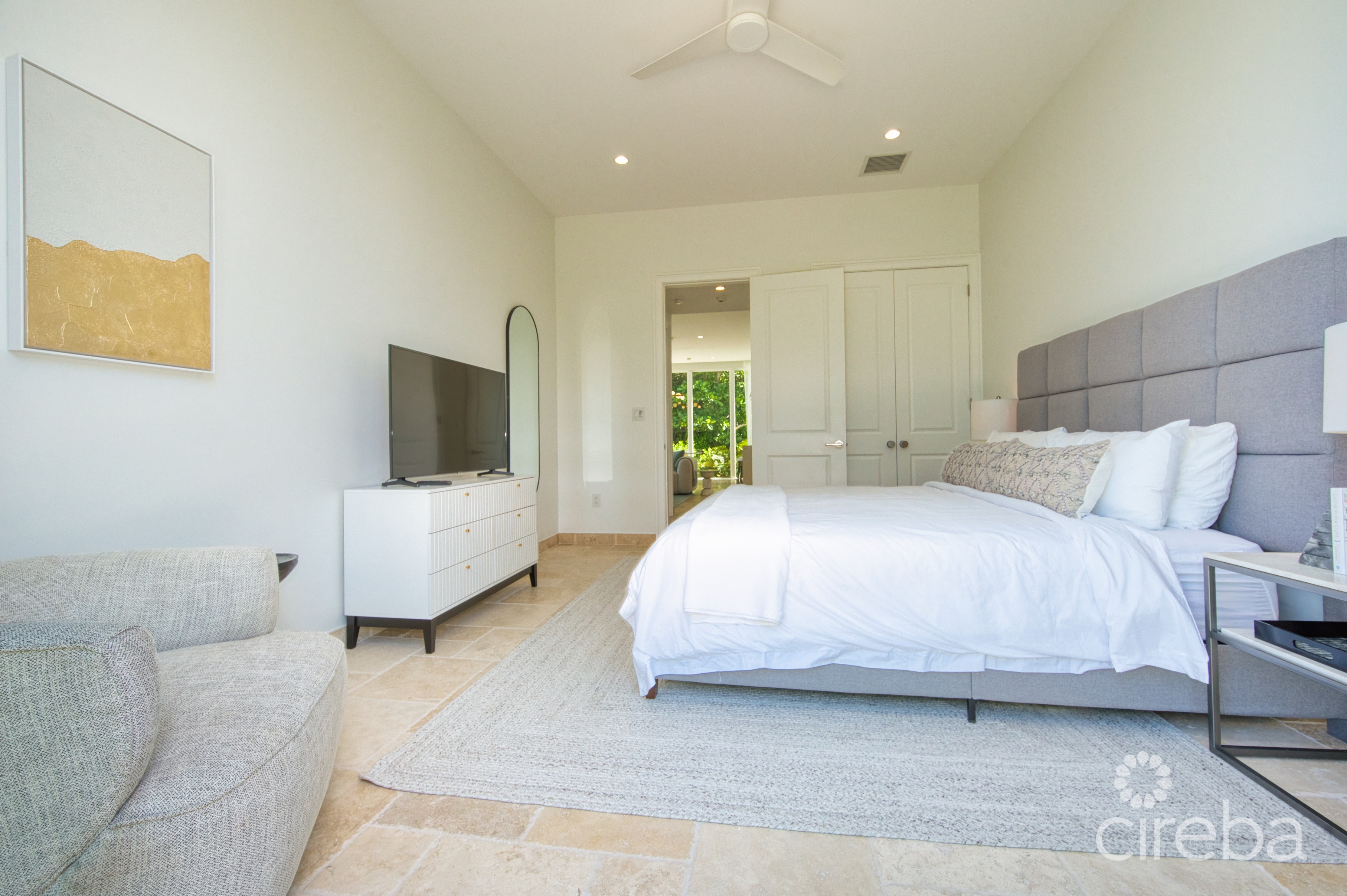 SEASIDE HIDEAWAY – FULLY RENOVATED BEACHFRONT GEM