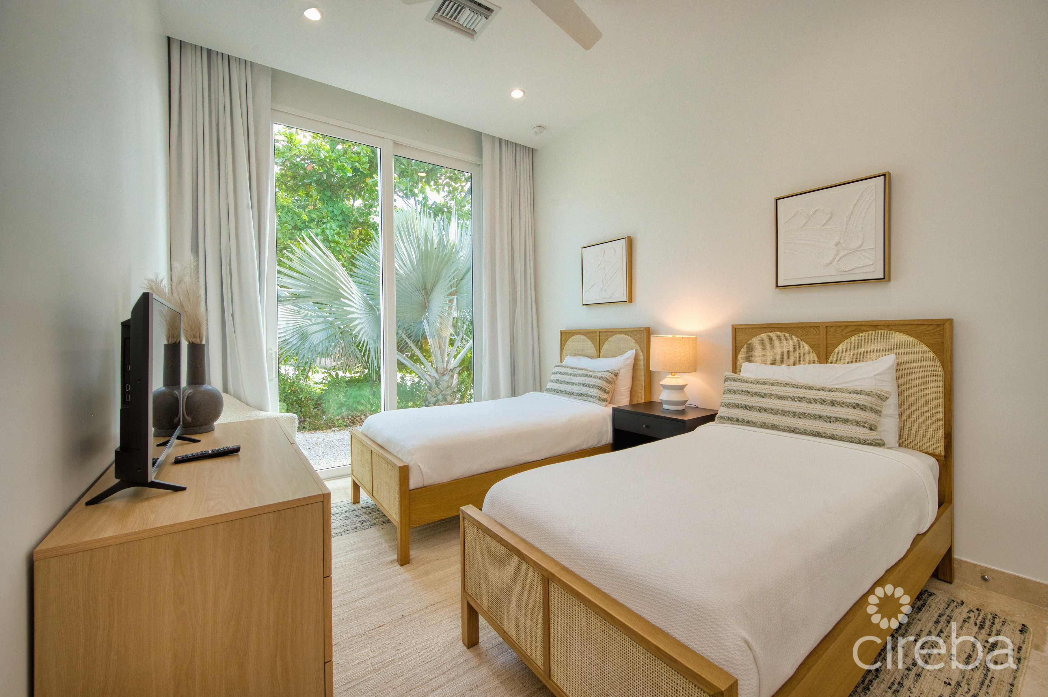 SEASIDE HIDEAWAY – FULLY RENOVATED BEACHFRONT GEM