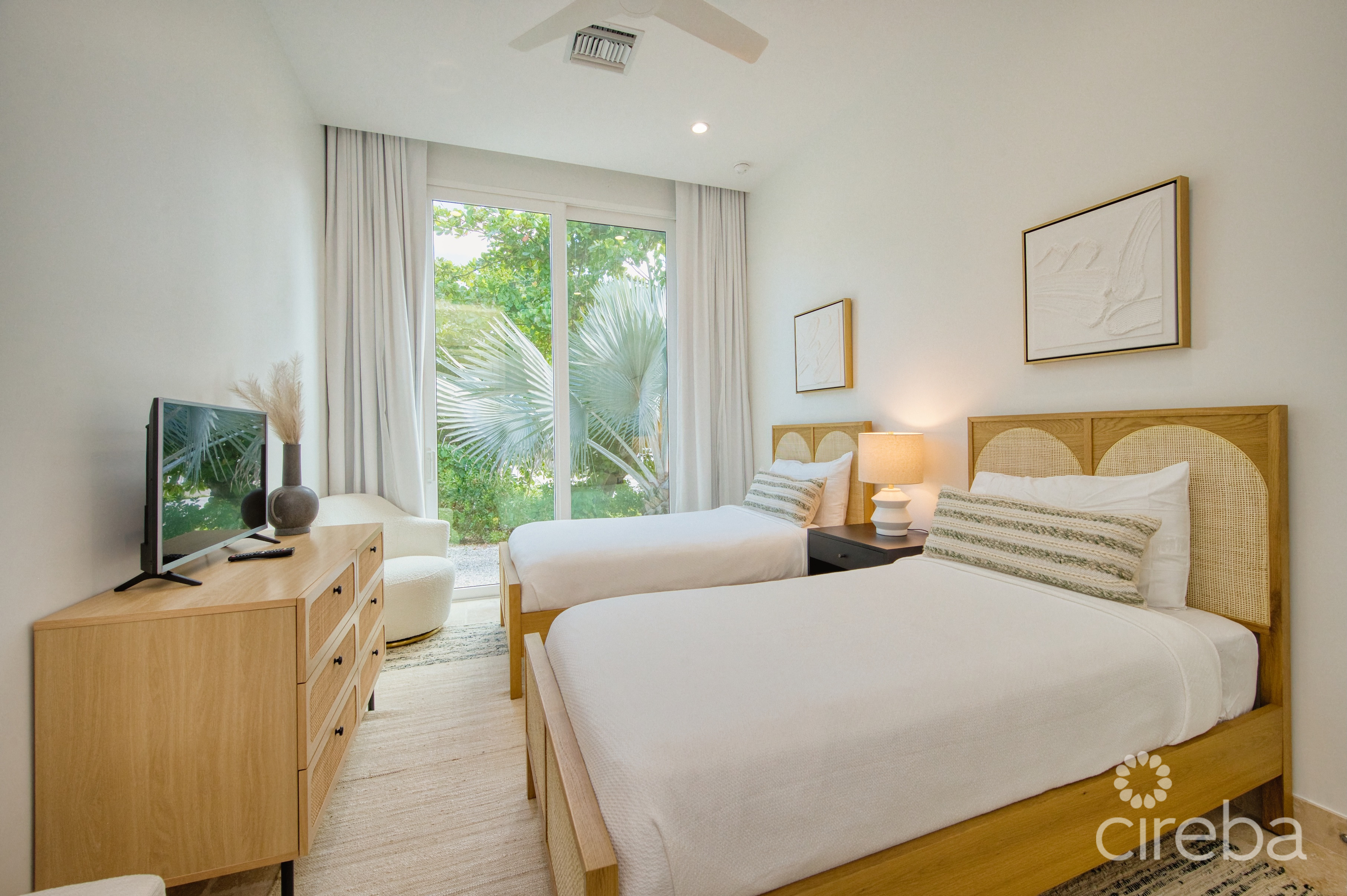 SEASIDE HIDEAWAY – FULLY RENOVATED BEACHFRONT GEM
