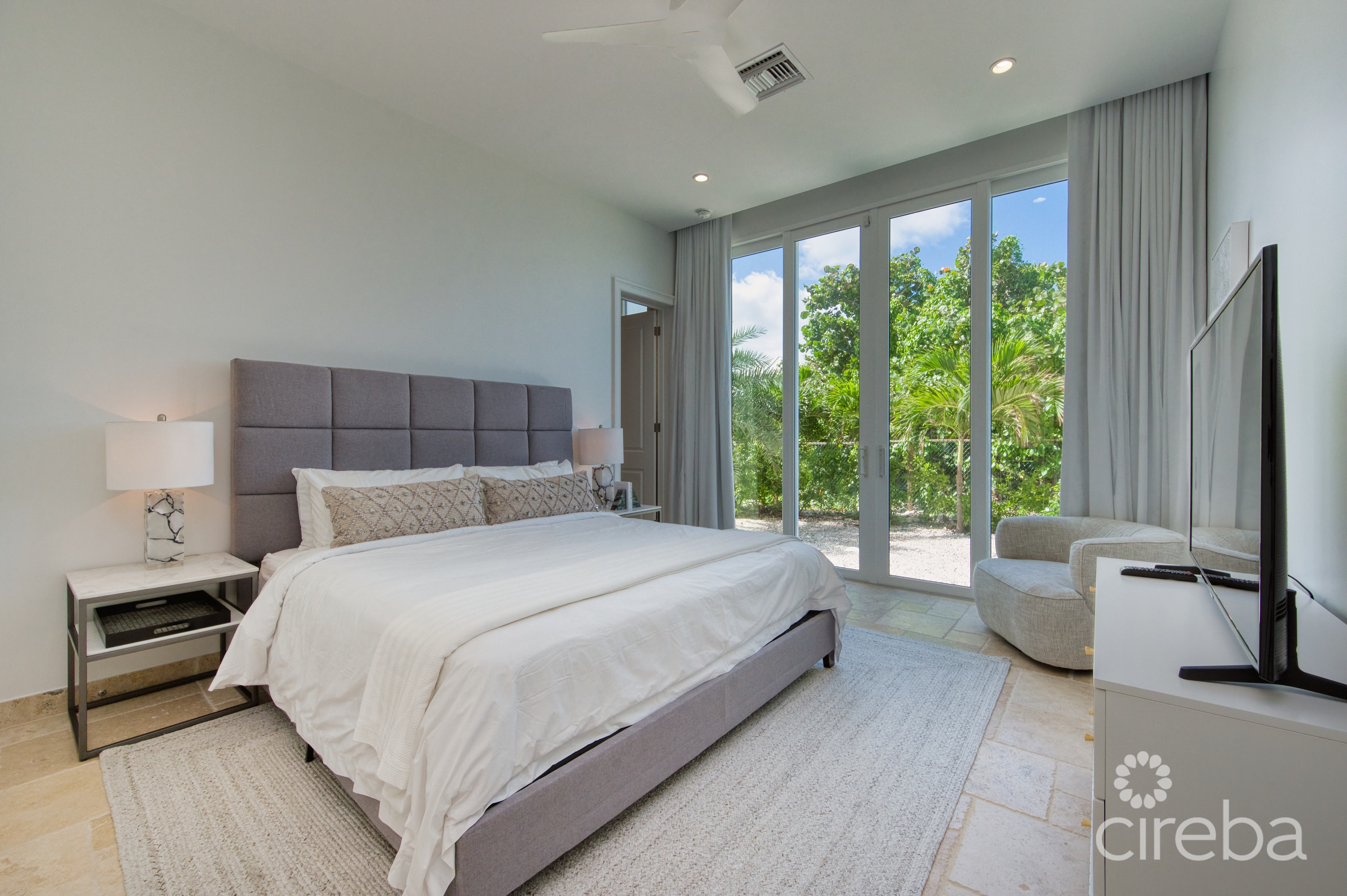 SEASIDE HIDEAWAY – FULLY RENOVATED BEACHFRONT GEM