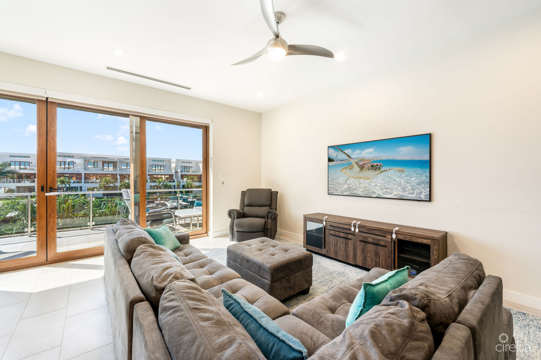 ARVIA 3-BEDROOM CANAL FRONT UNIT WITH DOCK