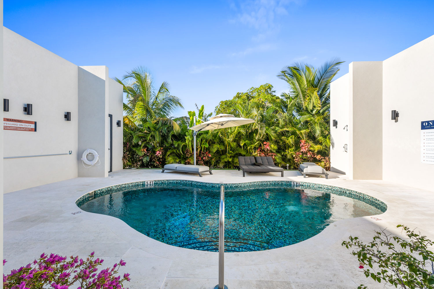 ONE CANAL POINT 512 WITH 30FT BOAT DOCK