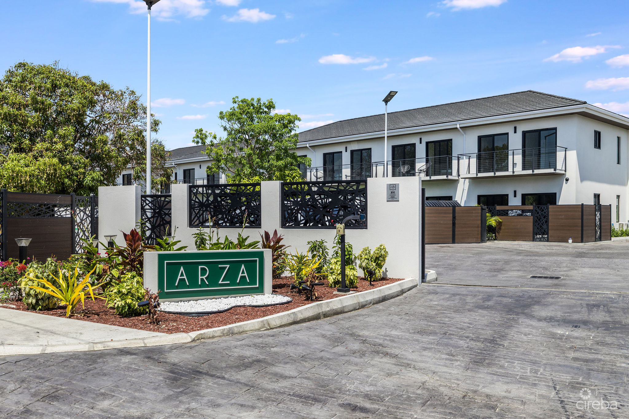 ARZA WEST BAY JADE – UPGRADED FULLY FURNISHED 1-BED/BATH CORNER UNIT