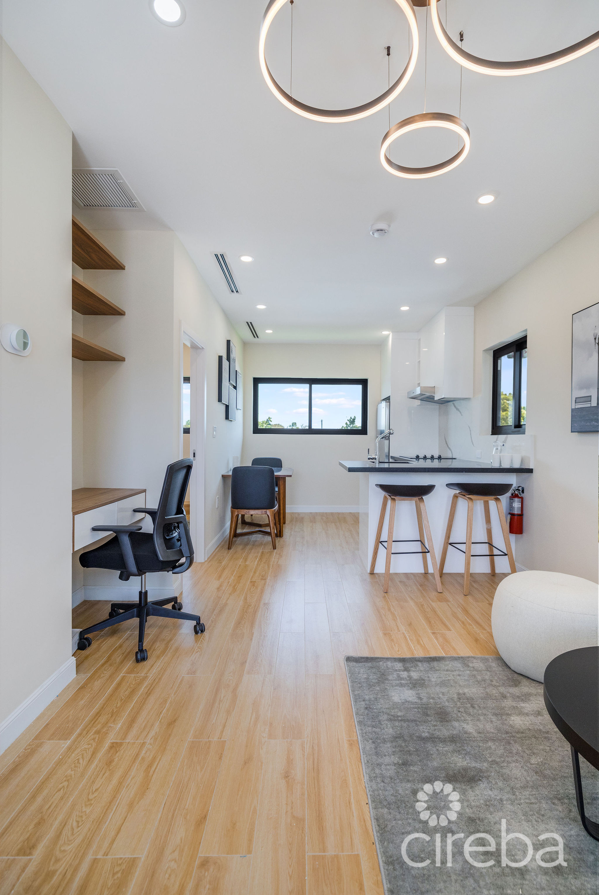 ARZA WEST BAY RUBY– UPGRADED FULLY FURNISHED 1-BED CORNER UNIT