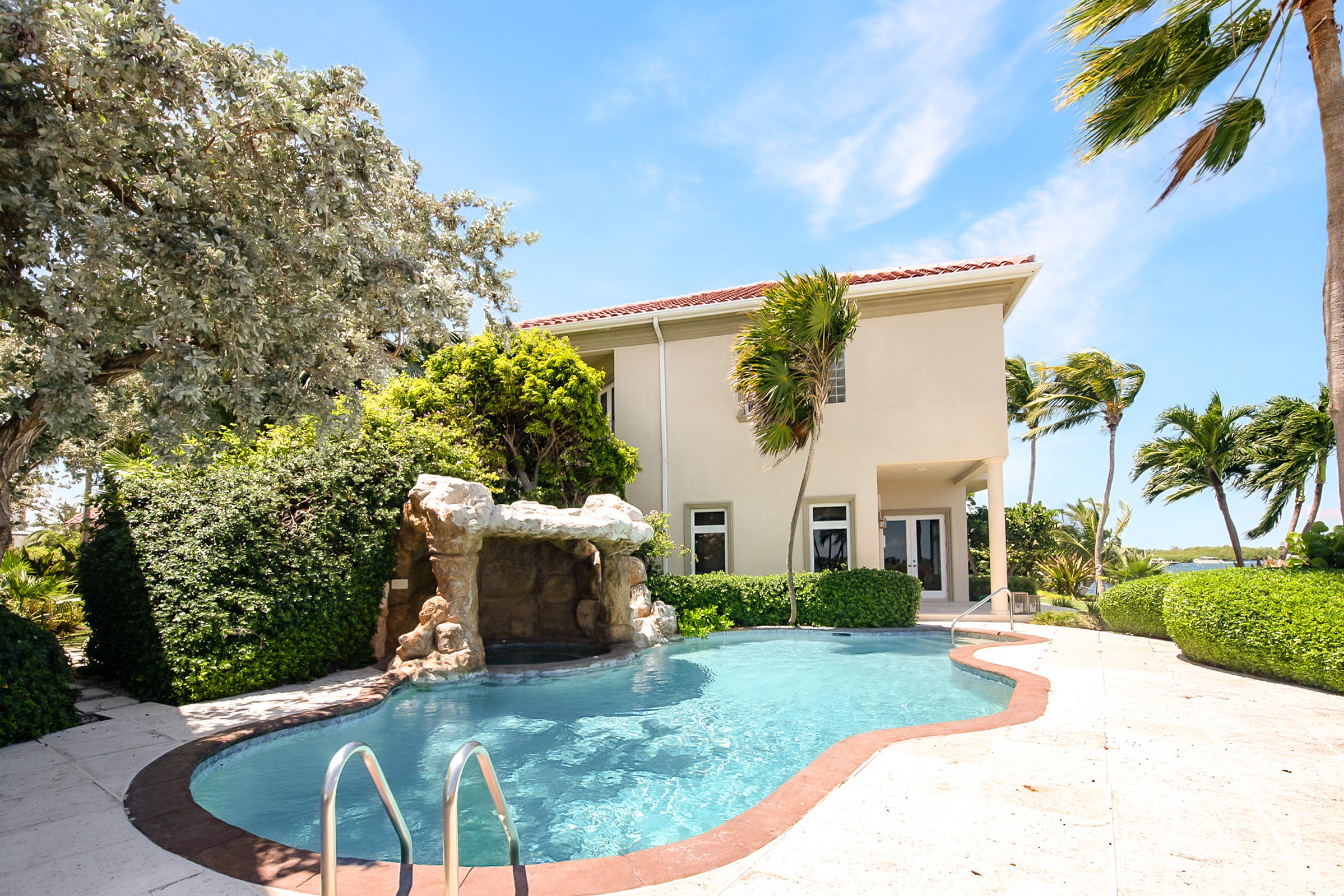 VISCAYA HOME, GOVERNOR’S HARBOUR CREEK