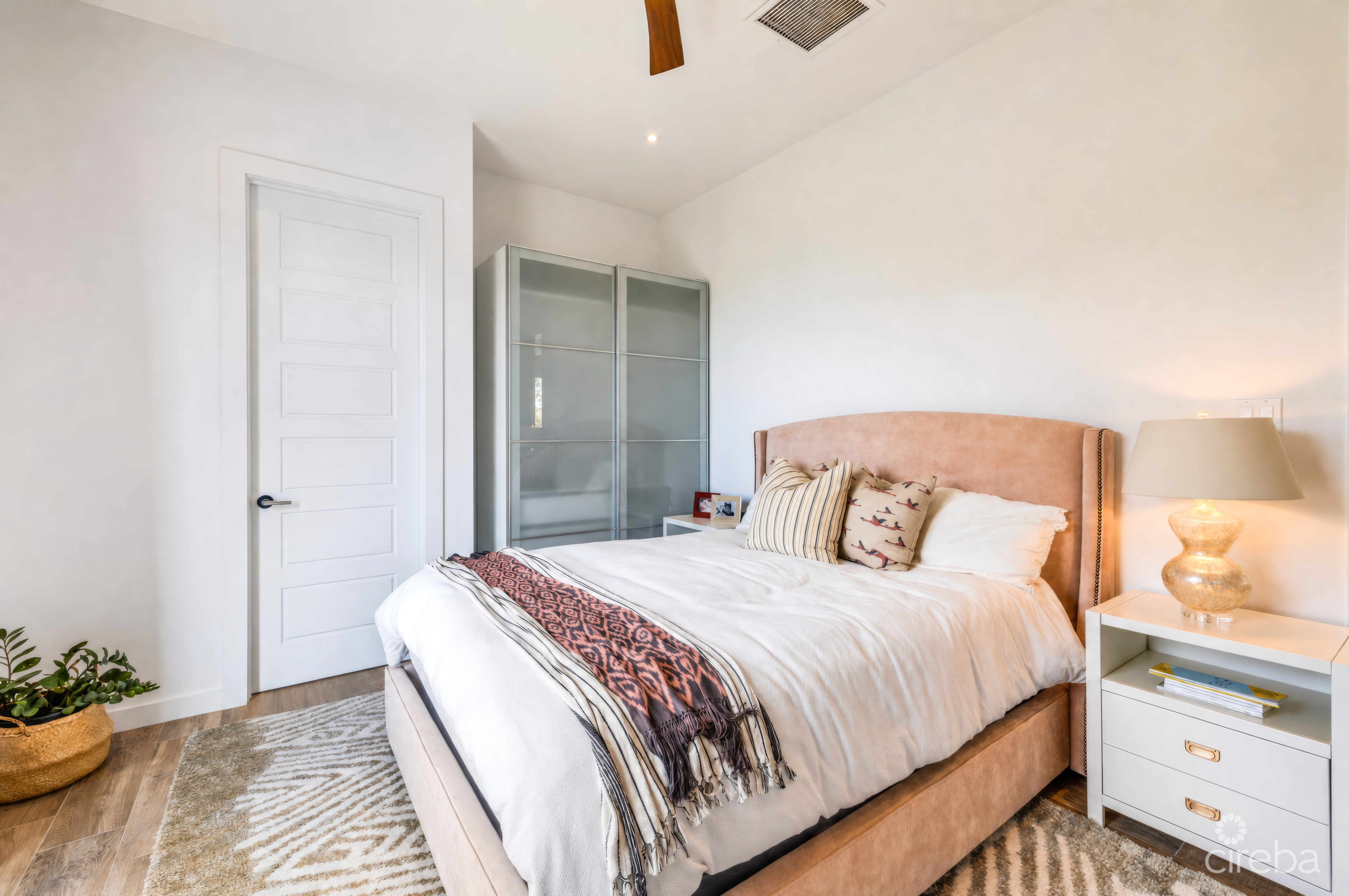 SHORE CLUB #4 STUNNING CONDO WITH UNOBSTRUCTED OCEAN VIEWS