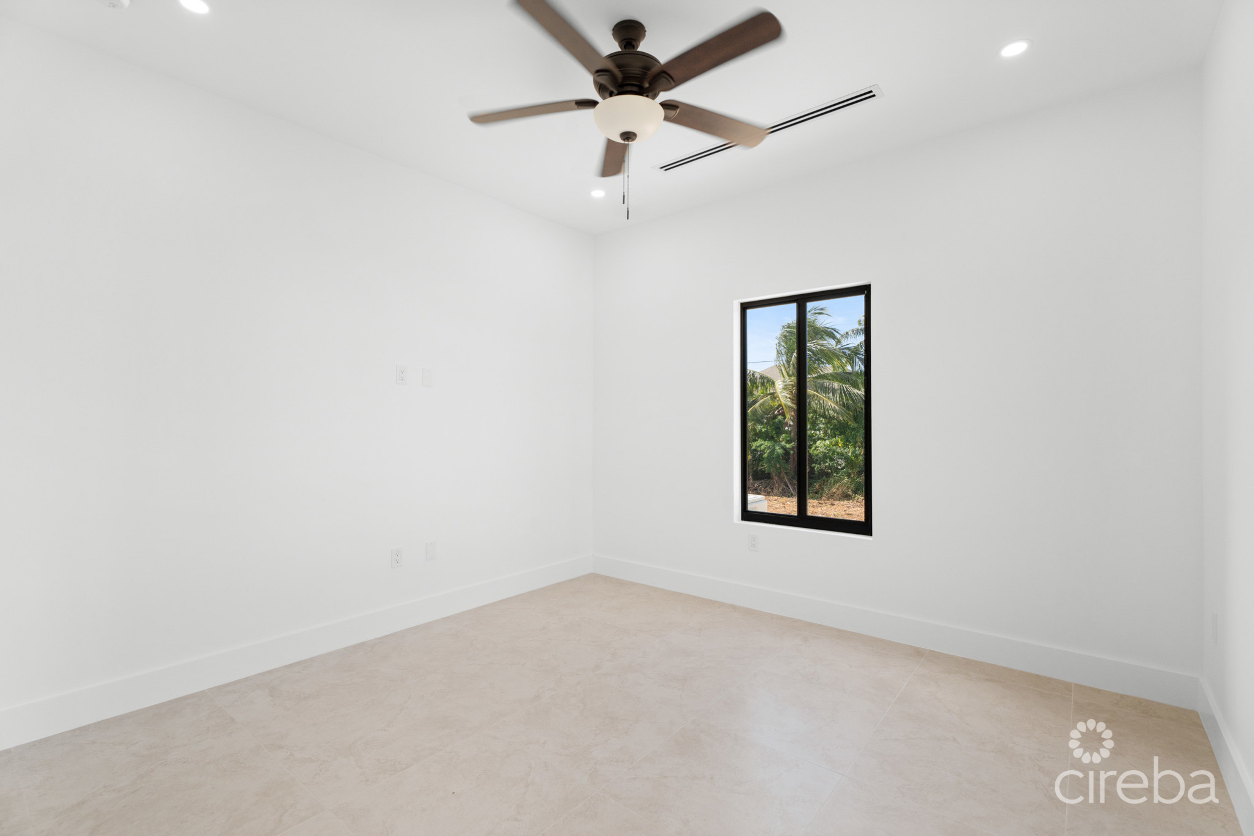 #2 BRAND NEW 3 BED 3.5 BATH DUPLEX –  LOOKOUT GARDENS
