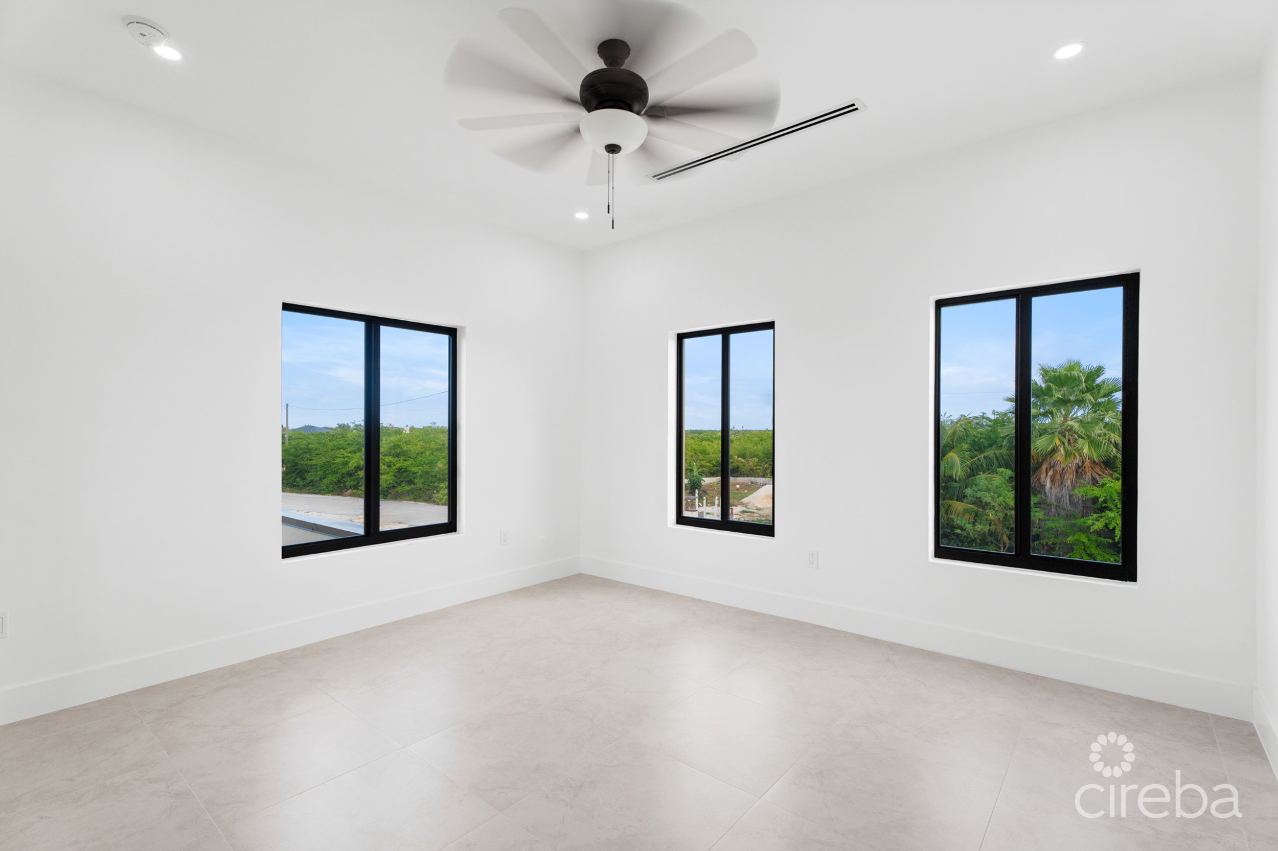 #2 BRAND NEW 3 BED 3.5 BATH DUPLEX –  LOOKOUT GARDENS