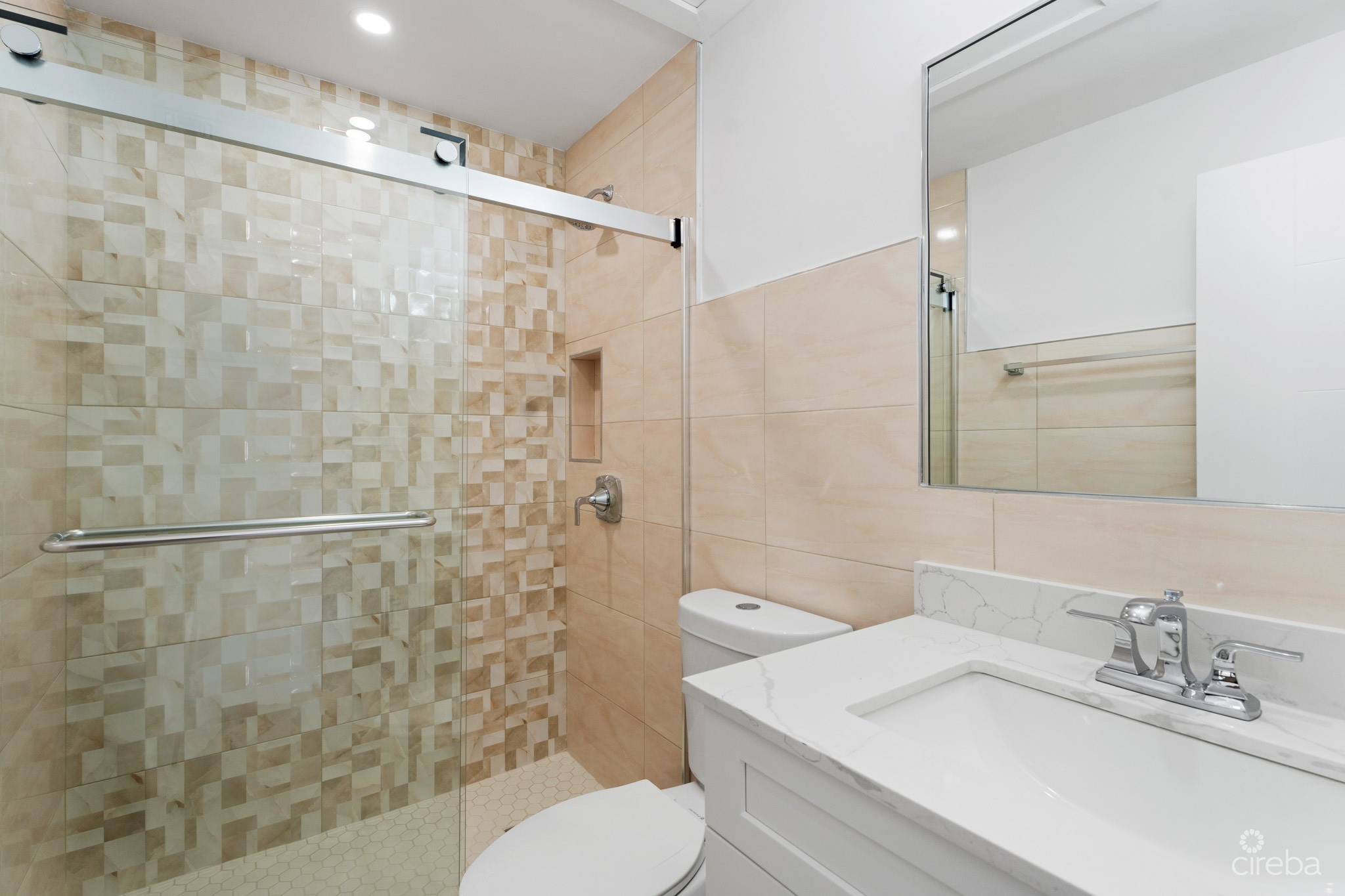 #1 BRAND NEW 3 BED 3.5 BATH DUPLEX –  LOOKOUT GARDENS