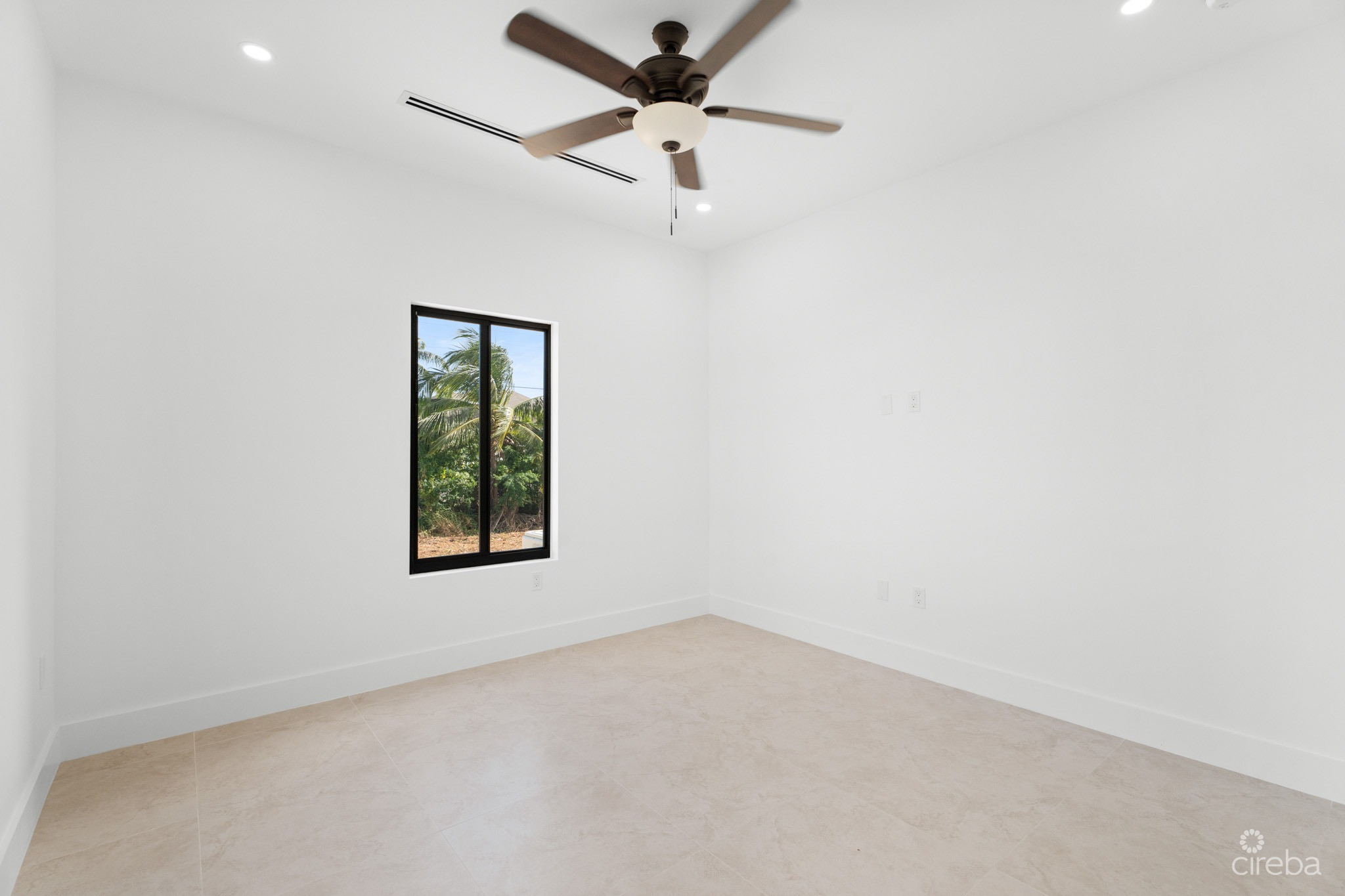 #1 BRAND NEW 3 BED 3.5 BATH DUPLEX –  LOOKOUT GARDENS