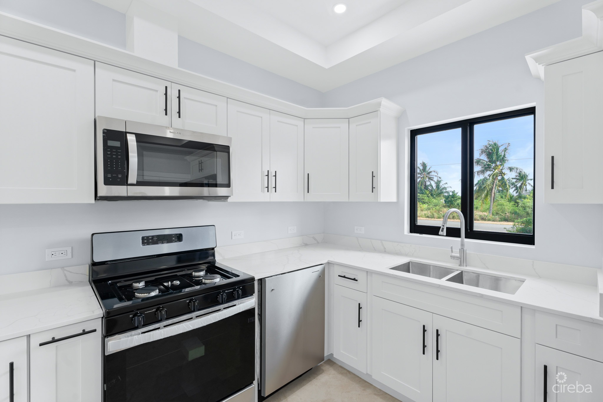 #1 BRAND NEW 3 BED 3.5 BATH DUPLEX –  LOOKOUT GARDENS