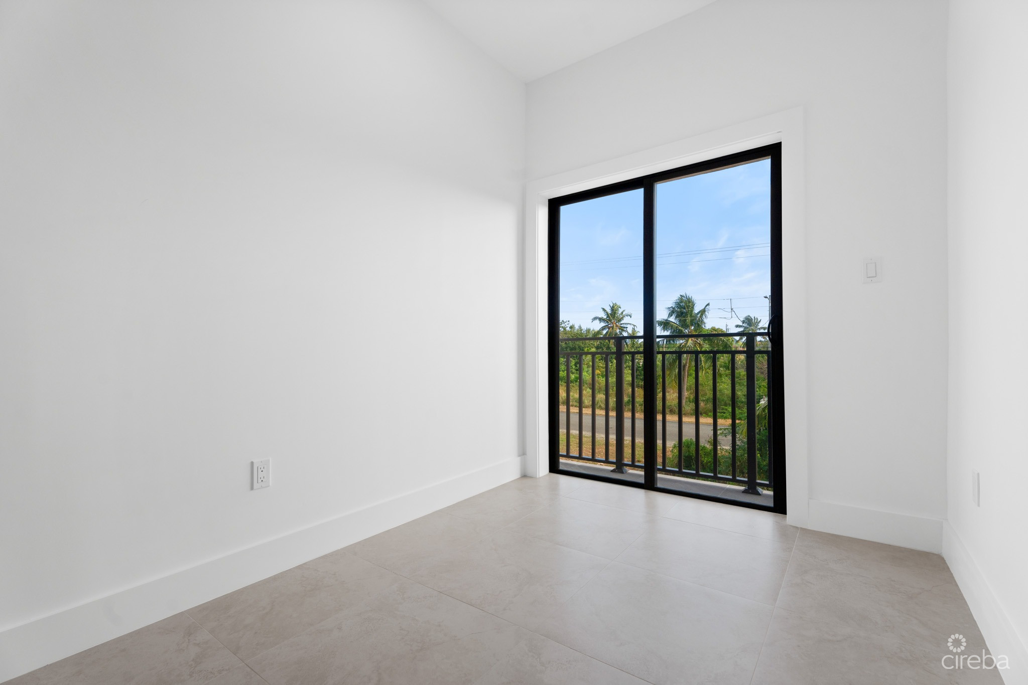 #1 BRAND NEW 3 BED 3.5 BATH DUPLEX –  LOOKOUT GARDENS
