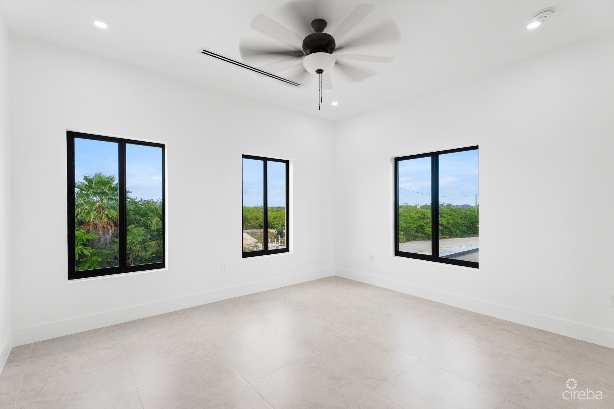#1 BRAND NEW 3 BED 3.5 BATH DUPLEX –  LOOKOUT GARDENS