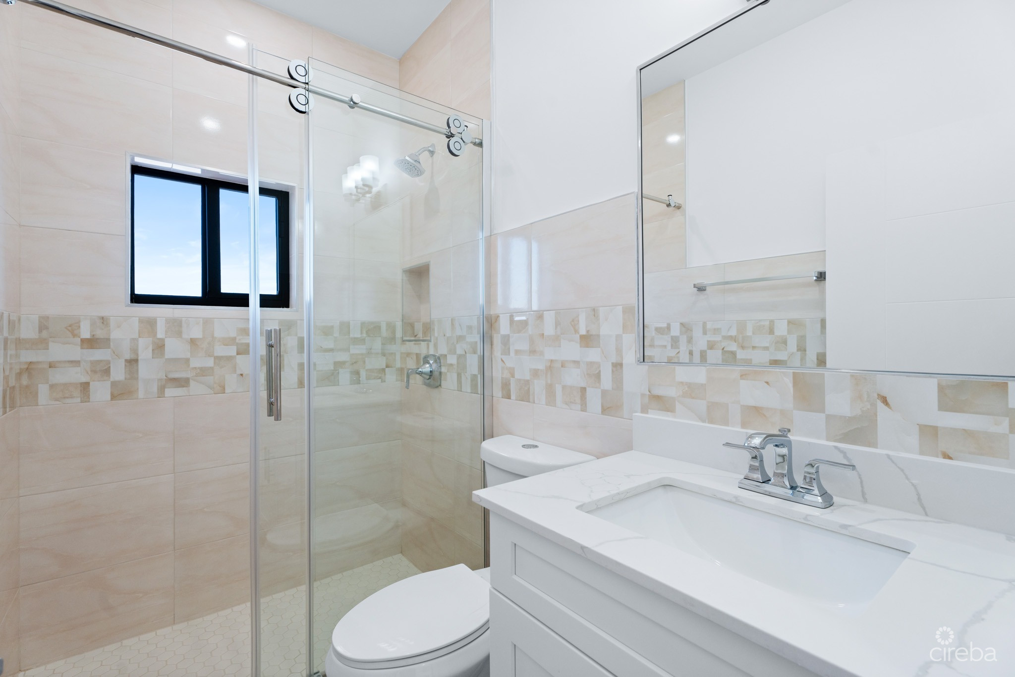 #1 BRAND NEW 3 BED 3.5 BATH DUPLEX –  LOOKOUT GARDENS
