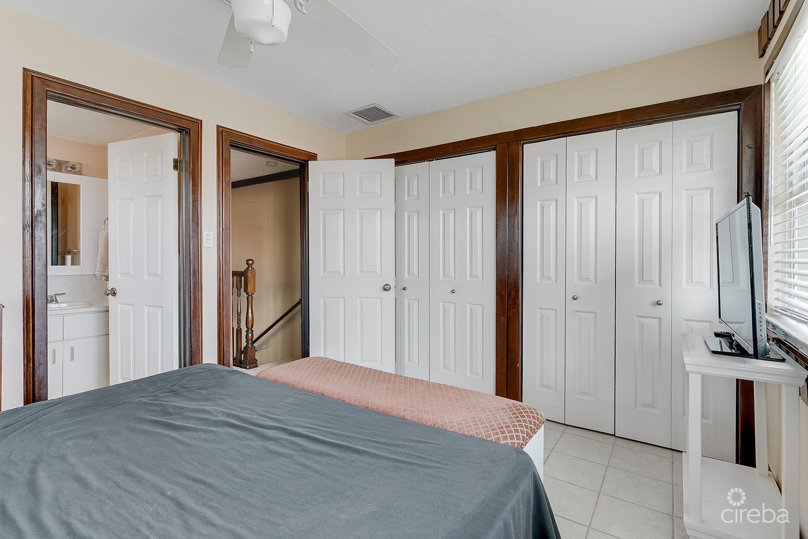 OCEAN CLUB – RENOVATED 2 BED/2.5BATH CORNER UNIT