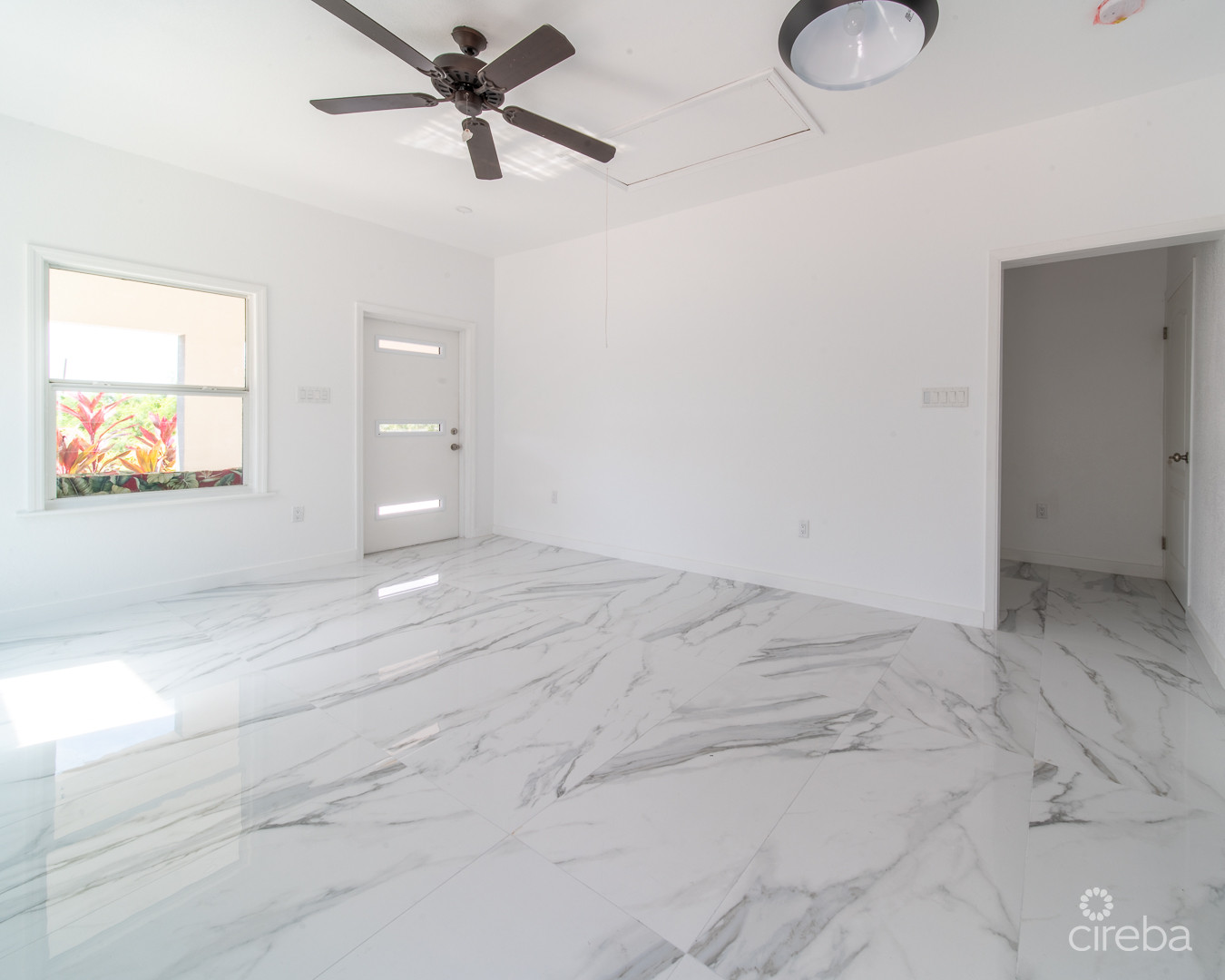 LOVELY  FAMILY HOME – LOOKOUT GARDENS