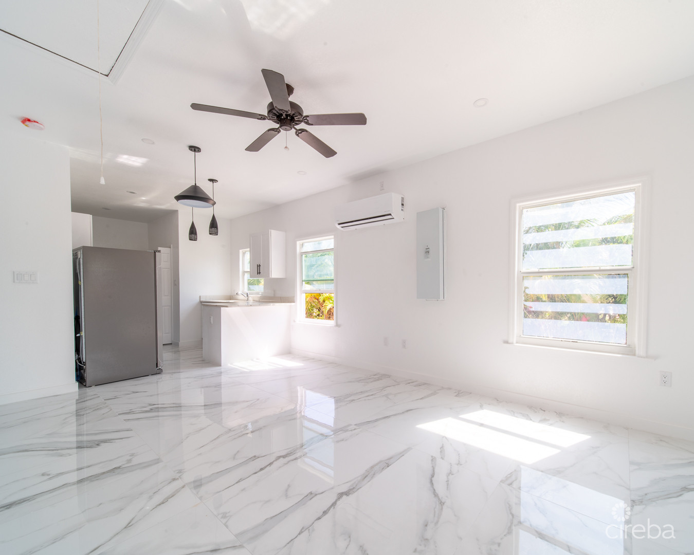 LOVELY  FAMILY HOME – LOOKOUT GARDENS
