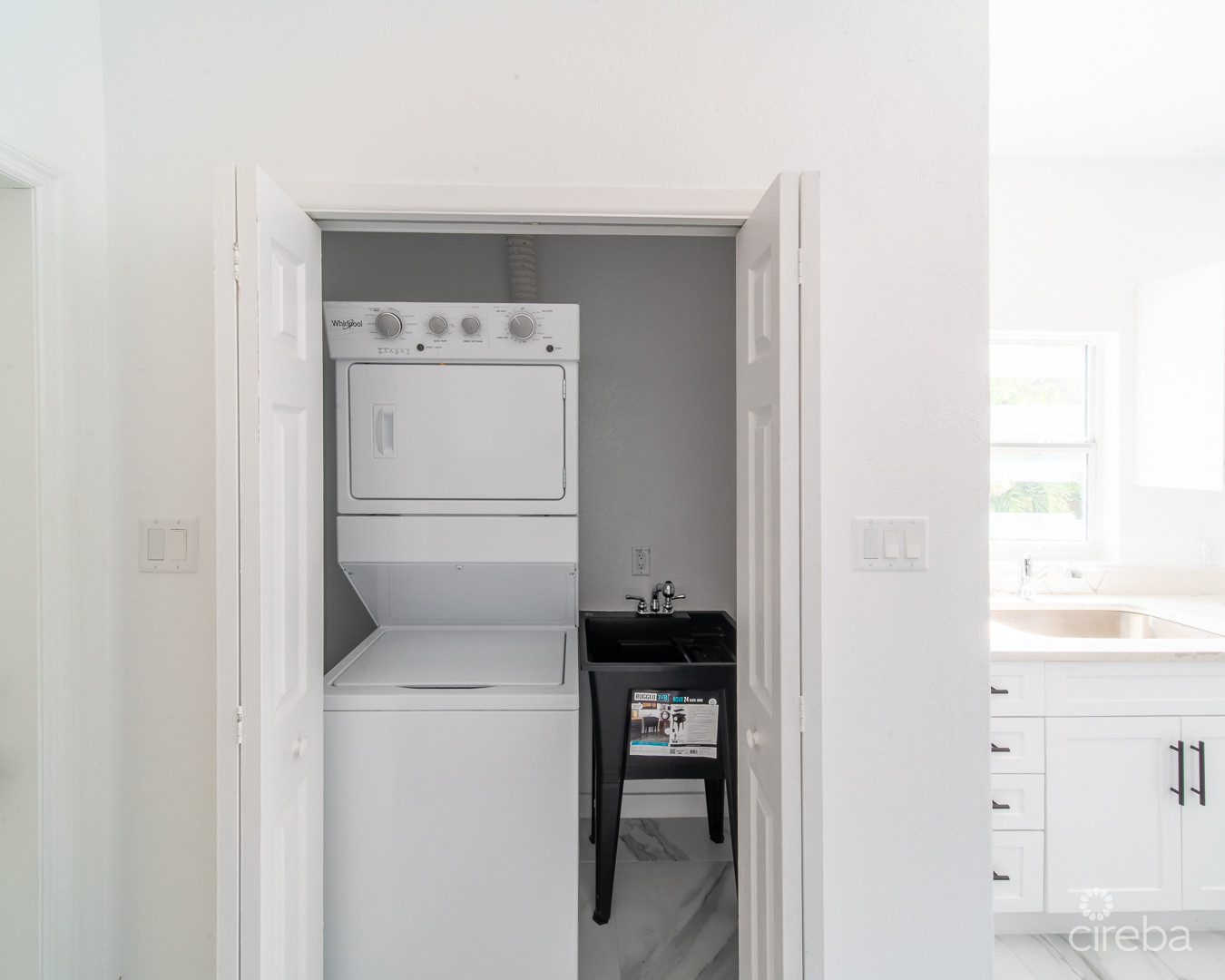 LOVELY  FAMILY HOME – LOOKOUT GARDENS
