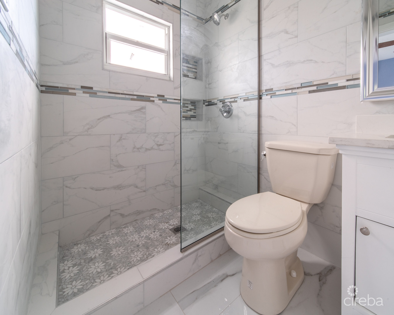 LOVELY  FAMILY HOME – LOOKOUT GARDENS