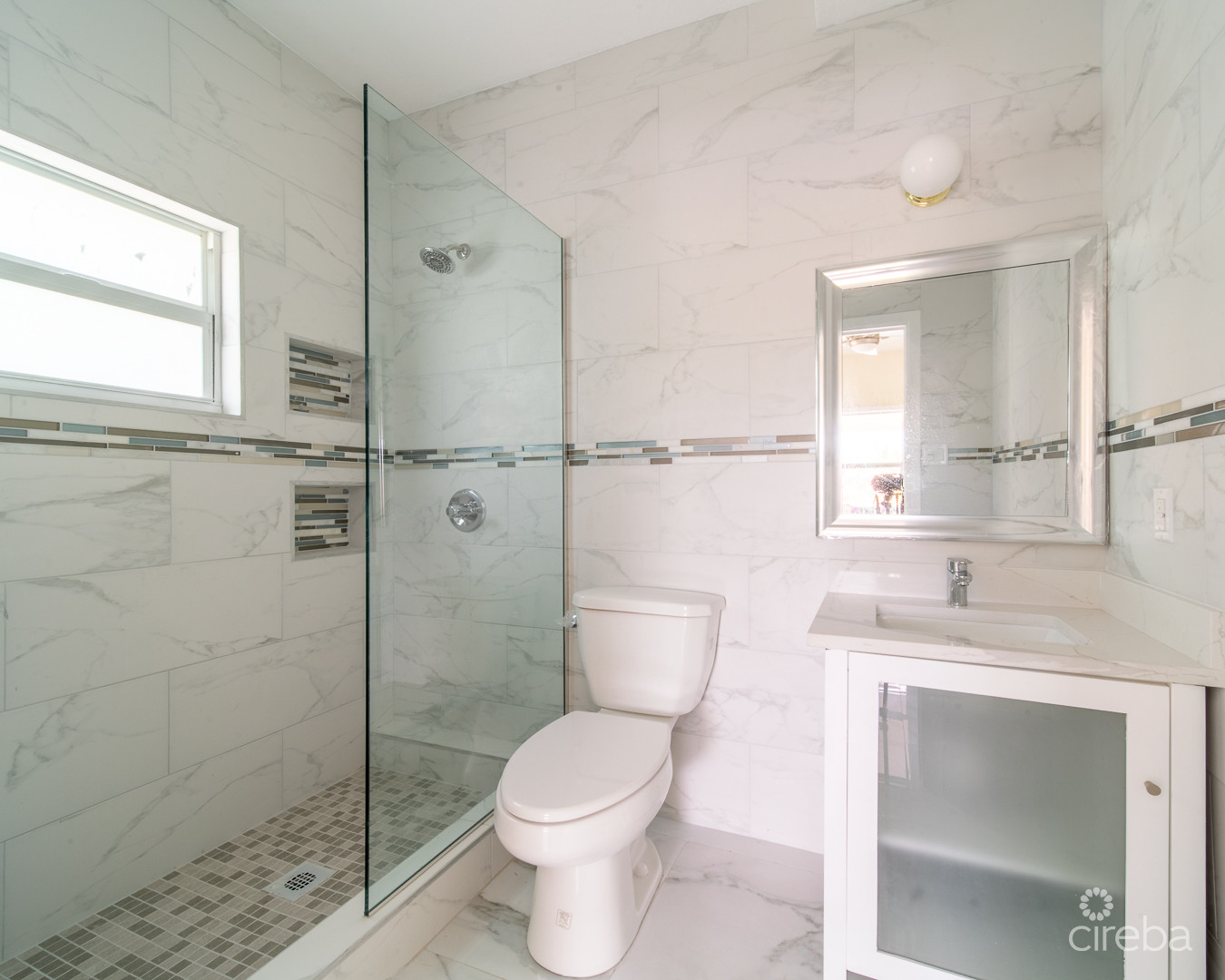 LOVELY  FAMILY HOME – LOOKOUT GARDENS