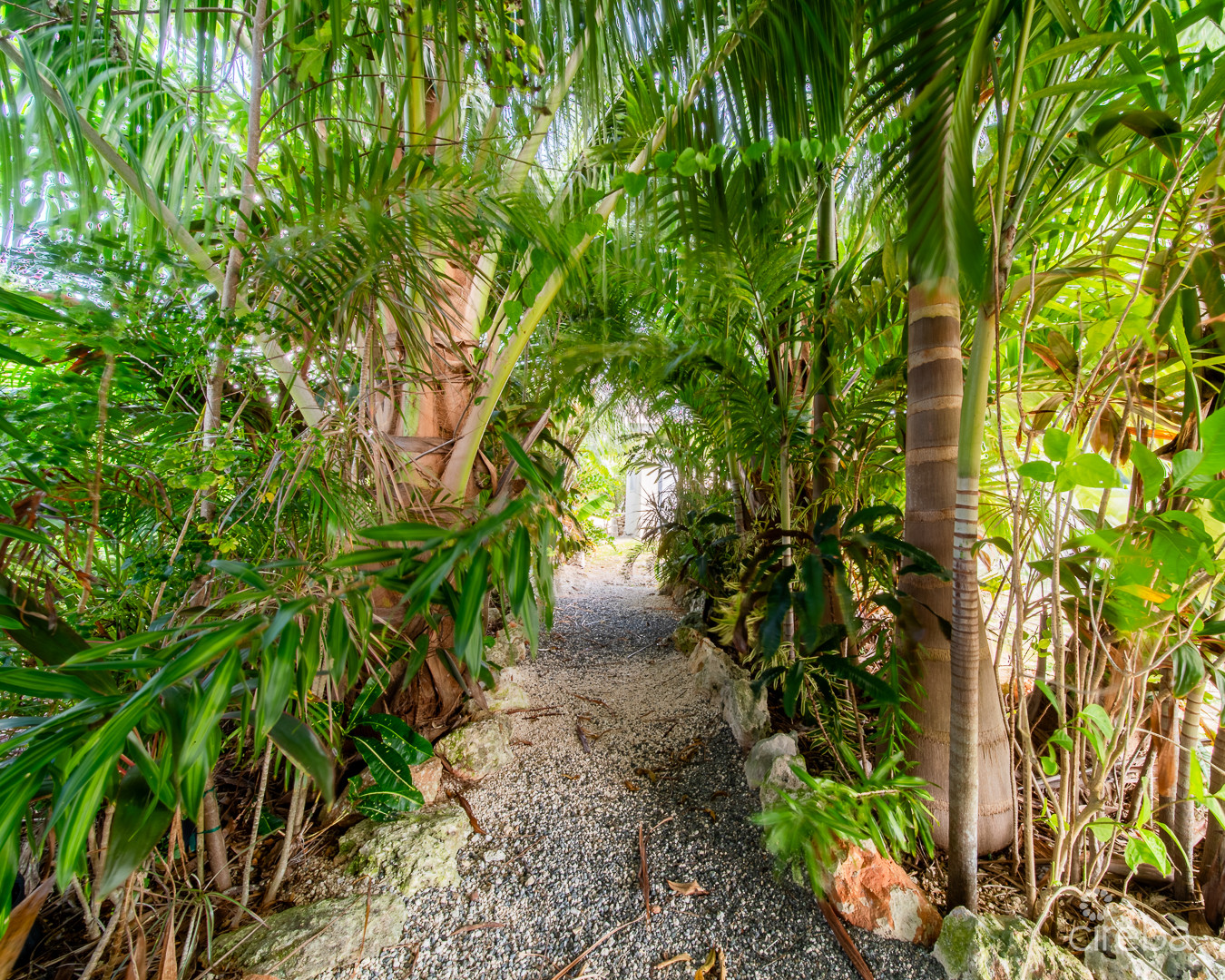 LOVELY  FAMILY HOME – LOOKOUT GARDENS