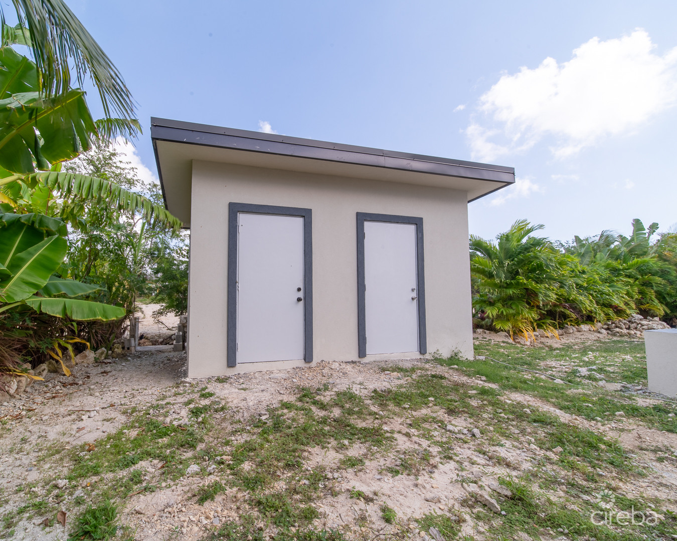 LOVELY  FAMILY HOME – LOOKOUT GARDENS