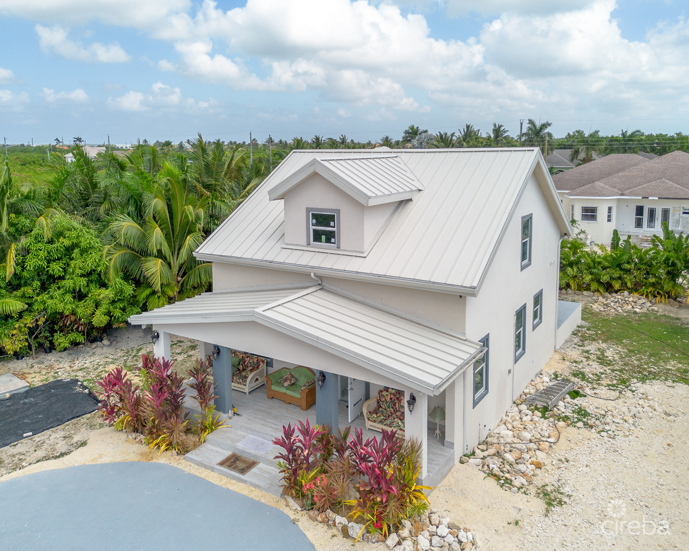 LOVELY  FAMILY HOME – LOOKOUT GARDENS
