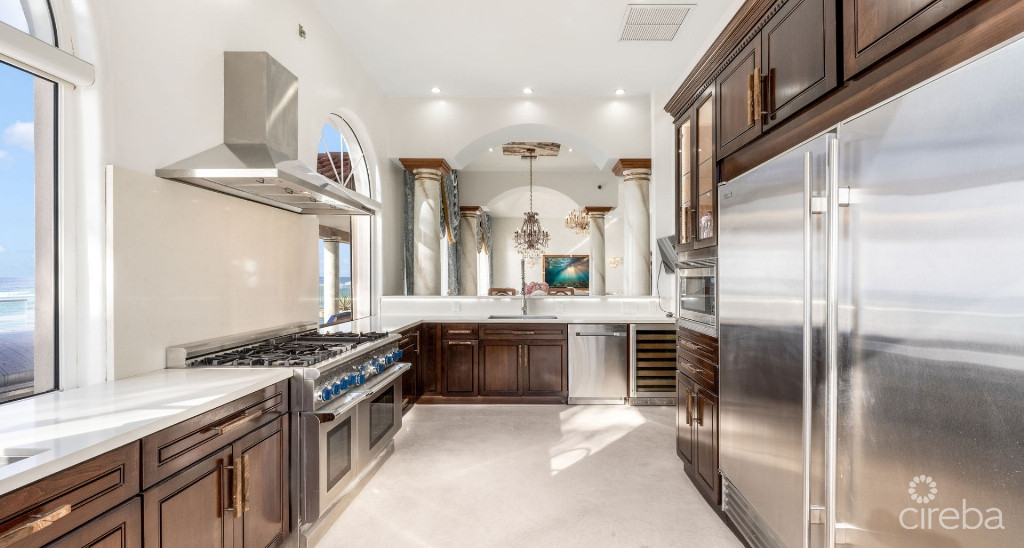 VILLA D’ESTE – PROSPECT POINT WATERFRONT HOME