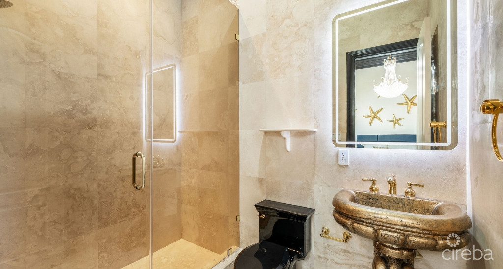 VILLA D’ESTE – PROSPECT POINT WATERFRONT HOME