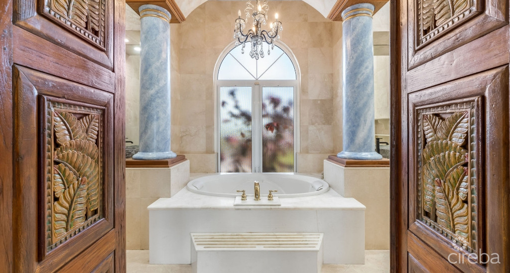 VILLA D’ESTE – PROSPECT POINT WATERFRONT HOME