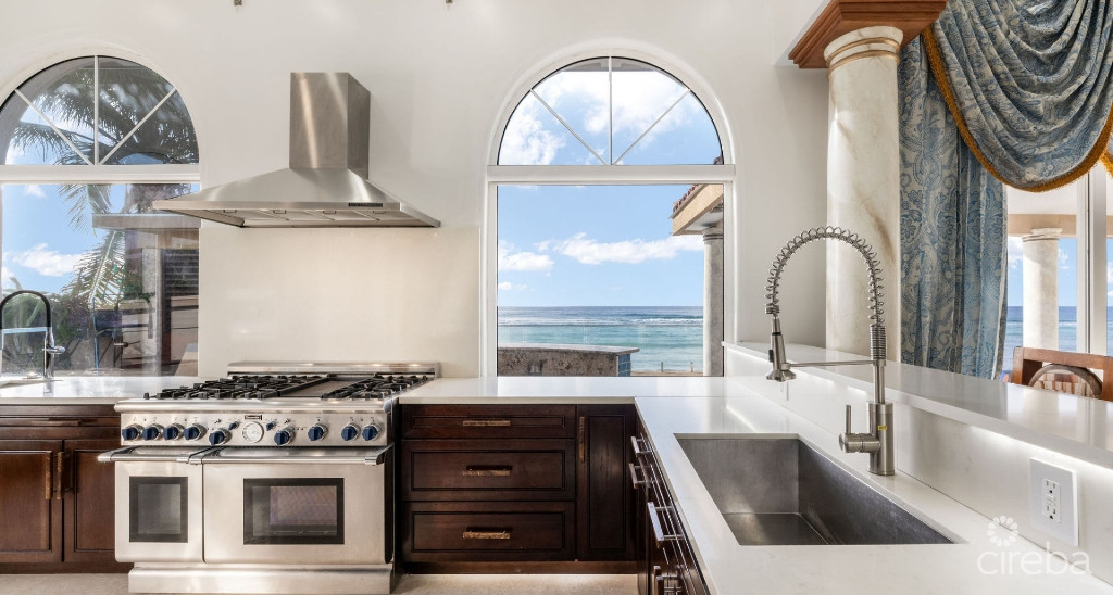VILLA D’ESTE – PROSPECT POINT WATERFRONT HOME