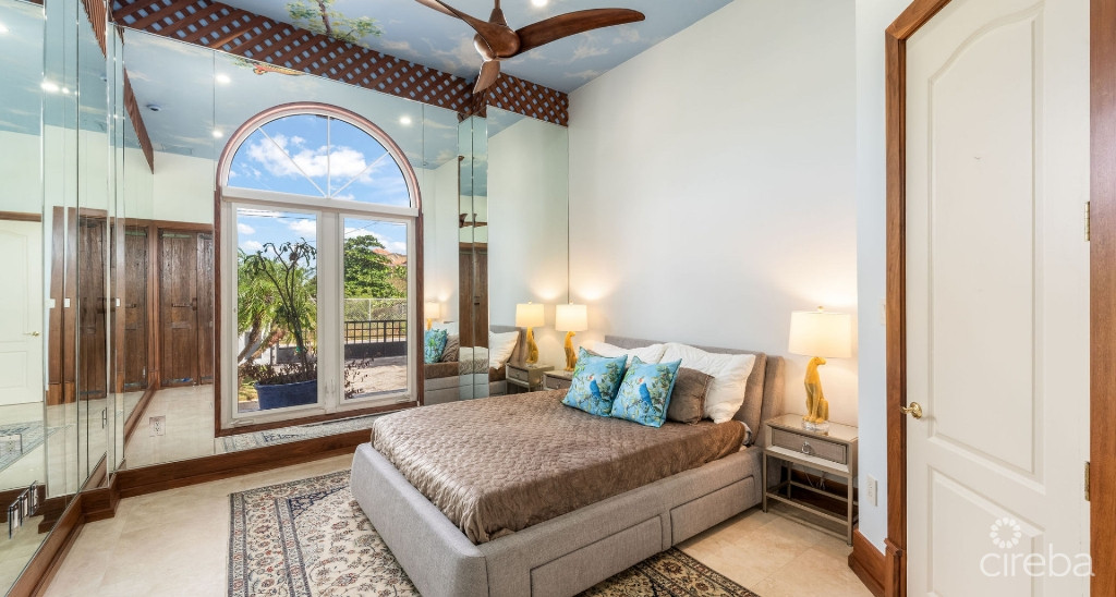 VILLA D’ESTE – PROSPECT POINT WATERFRONT HOME