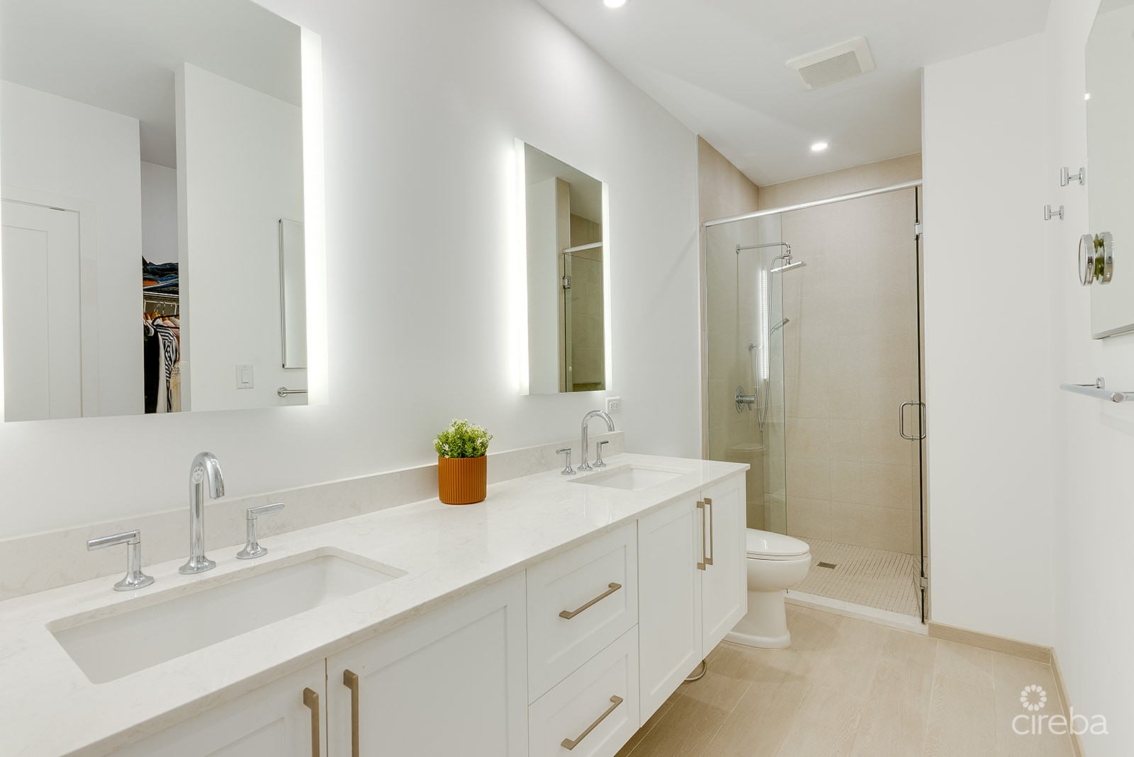 PERIWINKLE CANAL-FRONT 4 BED WITH DOCK