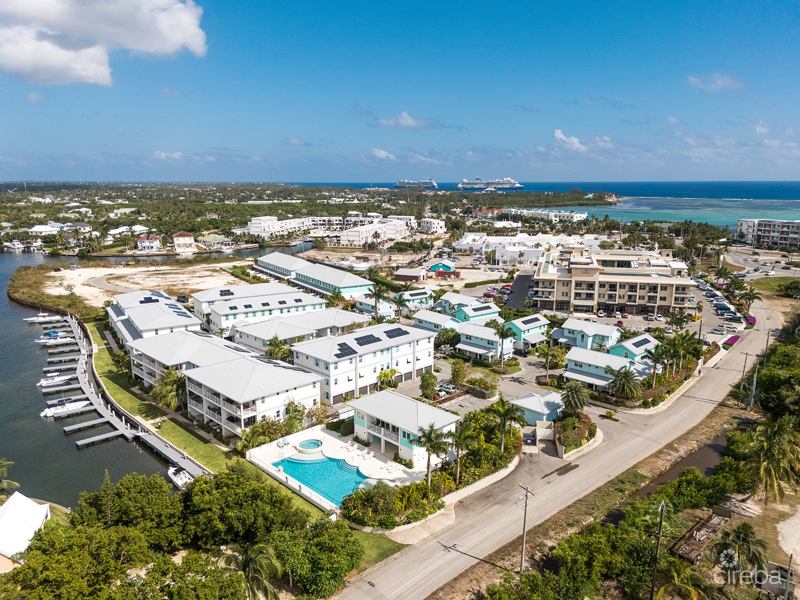 PERIWINKLE CANAL-FRONT 4 BED WITH DOCK