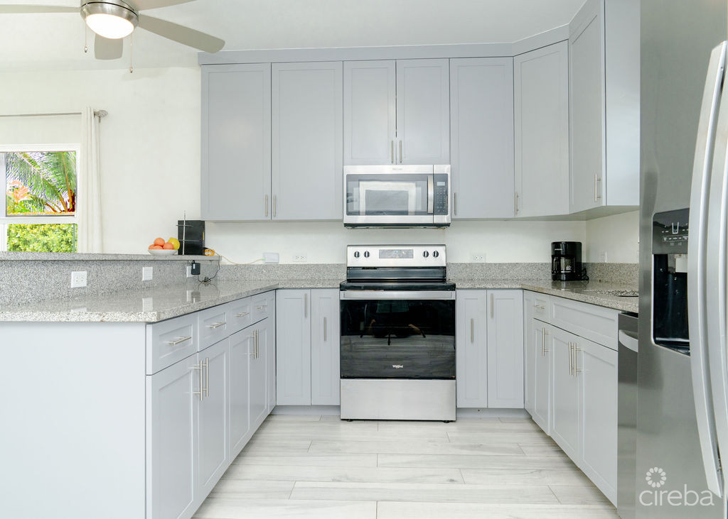 GREAT PRICE – LAKEFRONT 3BEDS HOME ON PRIVATE LAND