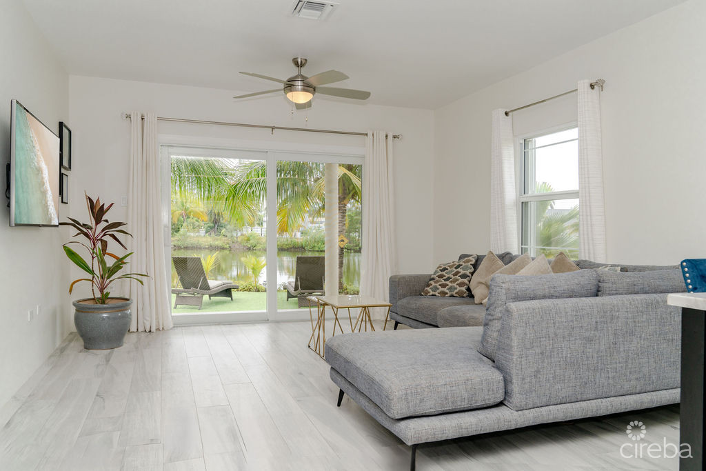 GREAT PRICE – LAKEFRONT 3BEDS HOME ON PRIVATE LAND