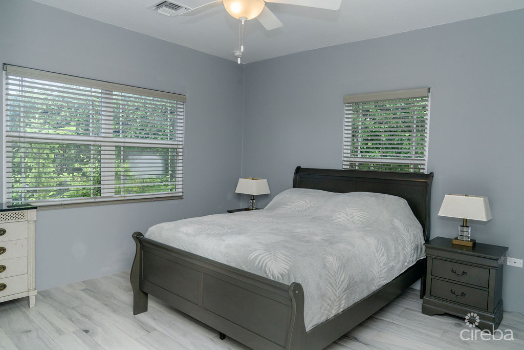 GREAT PRICE – LAKEFRONT 3BEDS HOME ON PRIVATE LAND