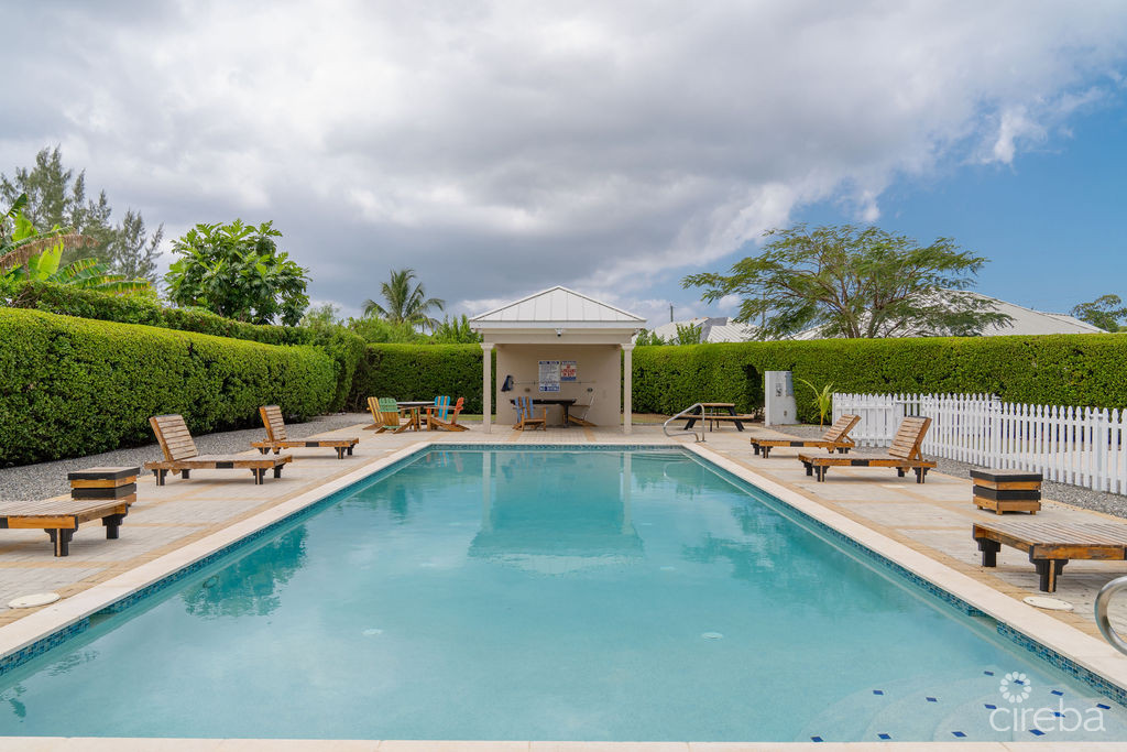GREAT PRICE – LAKEFRONT 3BEDS HOME ON PRIVATE LAND