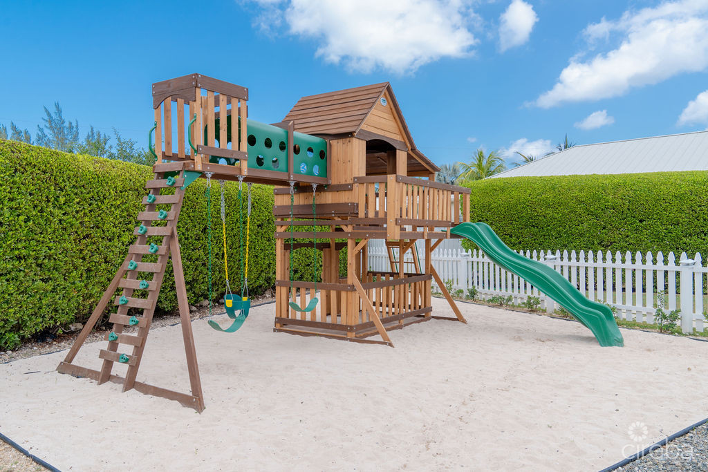 GREAT PRICE – LAKEFRONT 3BEDS HOME ON PRIVATE LAND