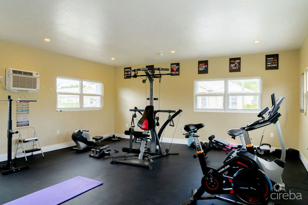 GREAT PRICE – LAKEFRONT 3BEDS HOME ON PRIVATE LAND