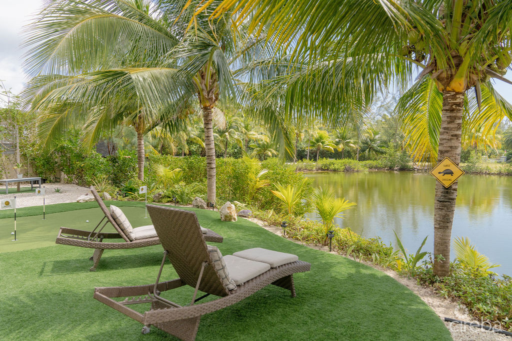 GREAT PRICE – LAKEFRONT 3BEDS HOME ON PRIVATE LAND