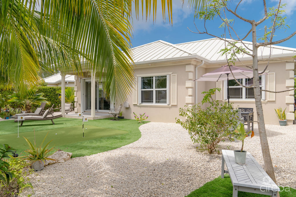 GREAT PRICE – LAKEFRONT 3BEDS HOME ON PRIVATE LAND