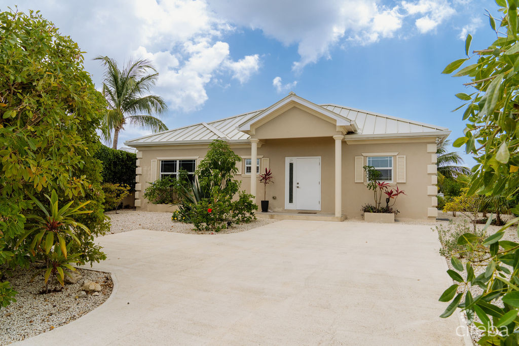 GREAT PRICE – LAKEFRONT 3BEDS HOME ON PRIVATE LAND