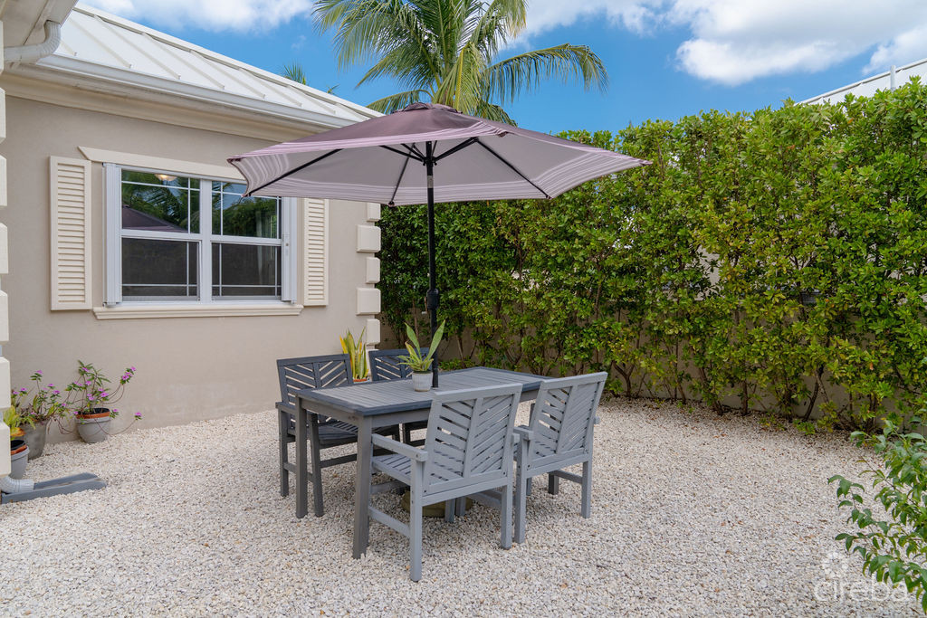 GREAT PRICE – LAKEFRONT 3BEDS HOME ON PRIVATE LAND