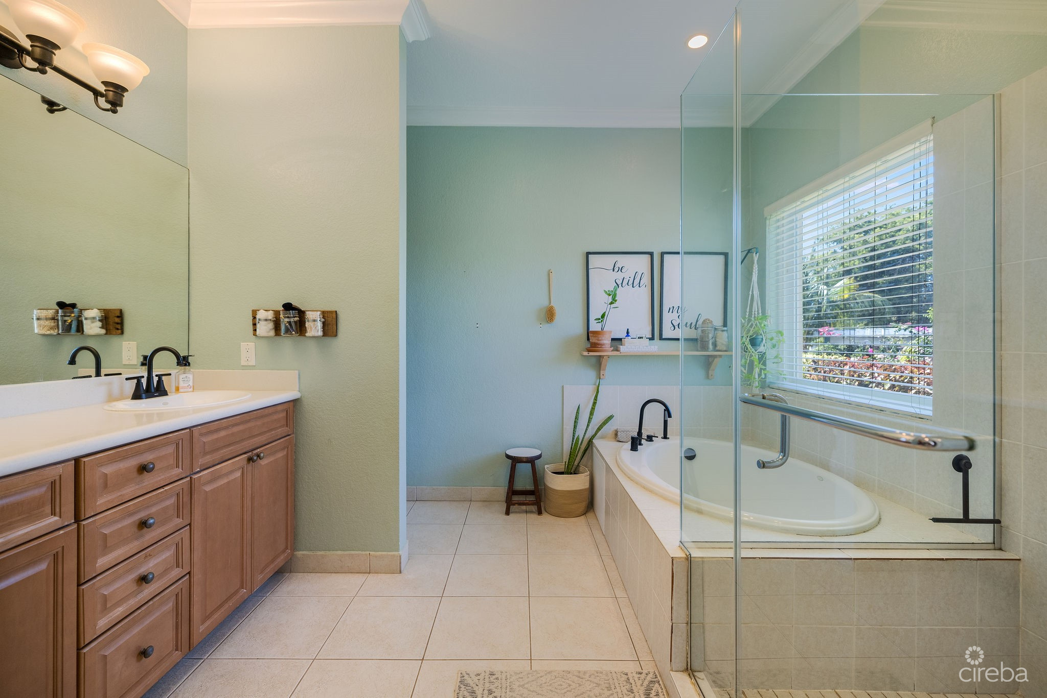 3 BEDROOM CANAL FRONT DUPLEX WITH POOL – 188 ABBEY WAY – UNIT 2