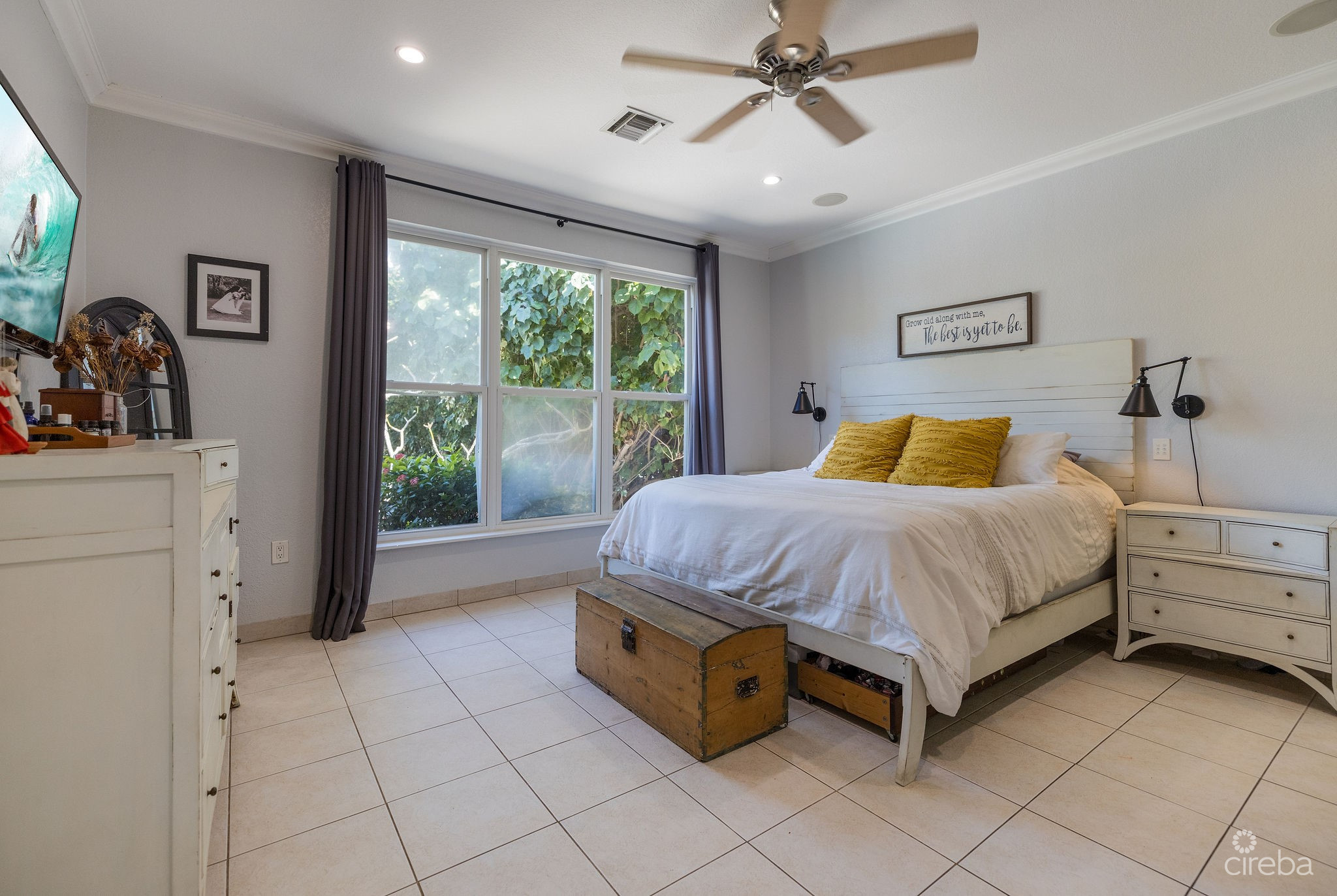 4 BEDROOM  CANAL FRONT DUPLEX WITH POOL – 188 ABBEY WAY UNIT 1