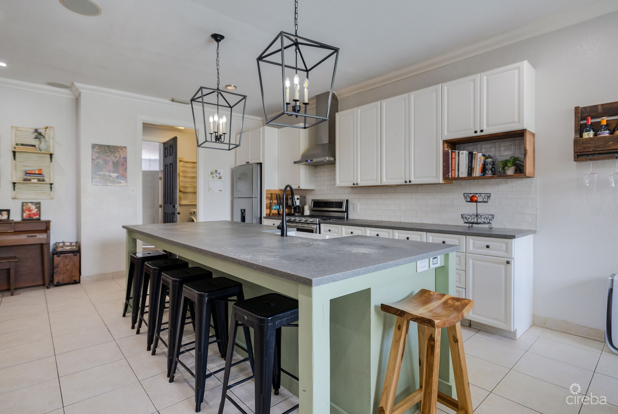 4,465 SF CANAL FRONT DUPLEX WITH POOL  (BOTH SIDES – OR INDIVIDUALLY)